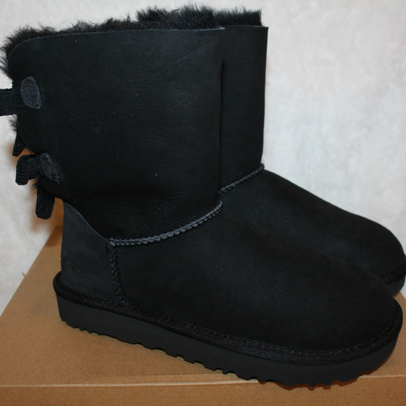 UGG WOMEN'S BAILEY BOW CLASSIC‎ SHORT BOOTS NEW BLACK SZ 5 - Picture 4 of 8